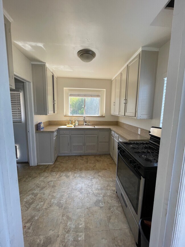 Kitchen - 1734 Pacific Coast Hwy