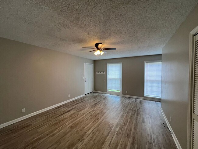 Foto del edificio - 506 Windellwood Cir