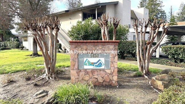 Building Photo - Concord Beautiful 2 bedroom 1 bath updated...