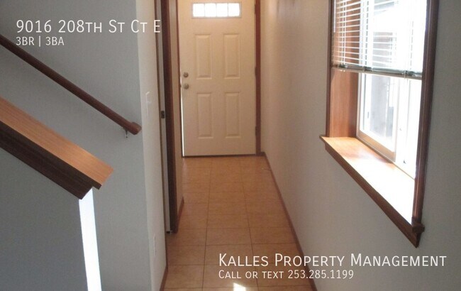 Building Photo - Beautiful 3 Bed 2.5 Bath Duplex in Graham