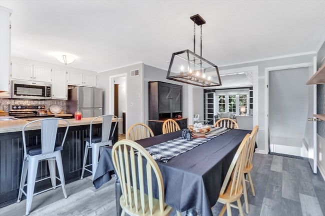 Building Photo - 395 Donohue Rd