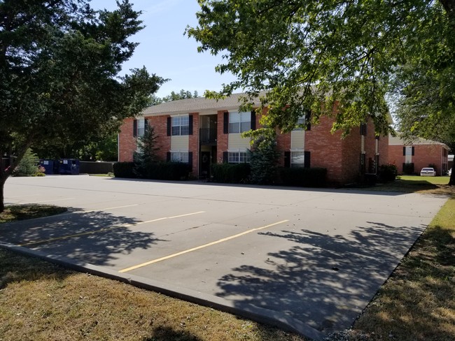 Building Photo - West Pointe Apartments