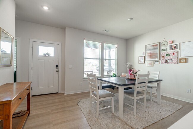 Building Photo - Immaculate 4-bedroom 3.5 bath Home in Fayetteville! Pre-Leasing for Fall Semester!