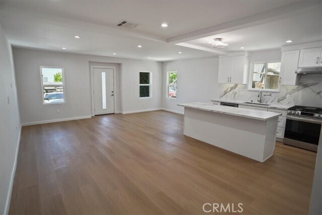 Foto del edificio - 10326 Silverton Ave