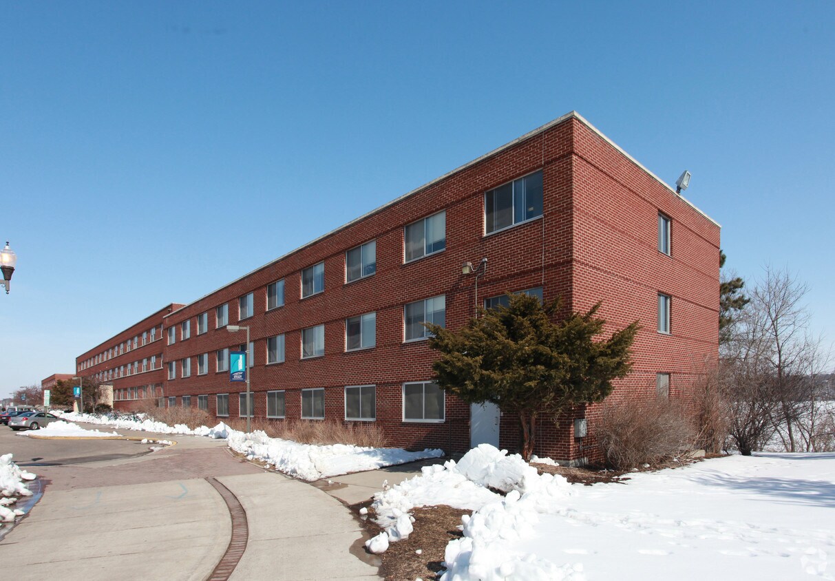 Jeter Tainter Callahan Apartments in Menomonie, WI
