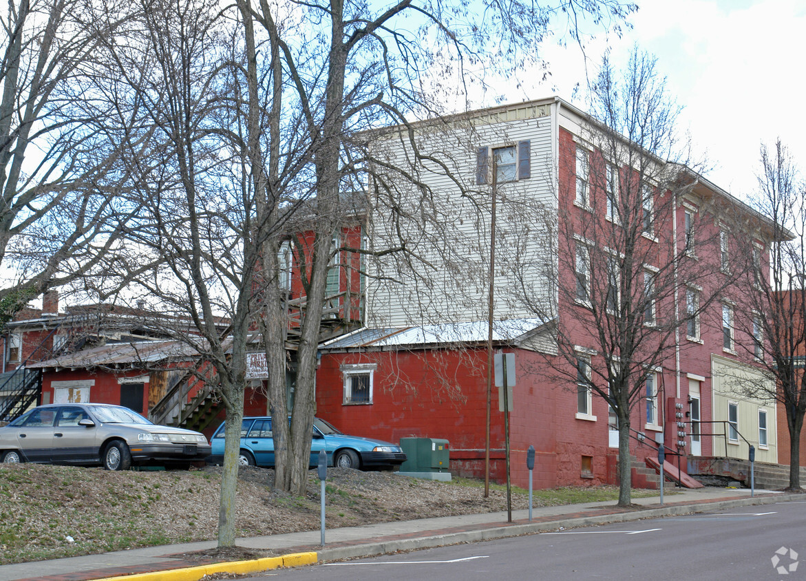 Building Photo - Queen Street Apartments