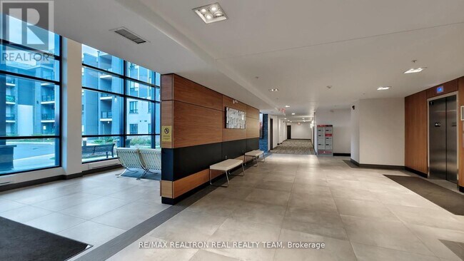 Building Photo - 3170 Erin Mills Pkwy