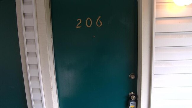 Foto del edificio - 1705 Heatheridge Rd