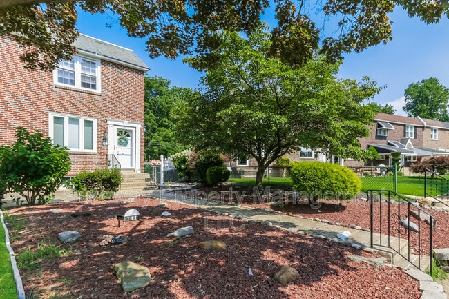 Building Photo - 241 Westpark Ln