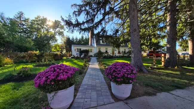 Welcome Home! - 557 Park Rd