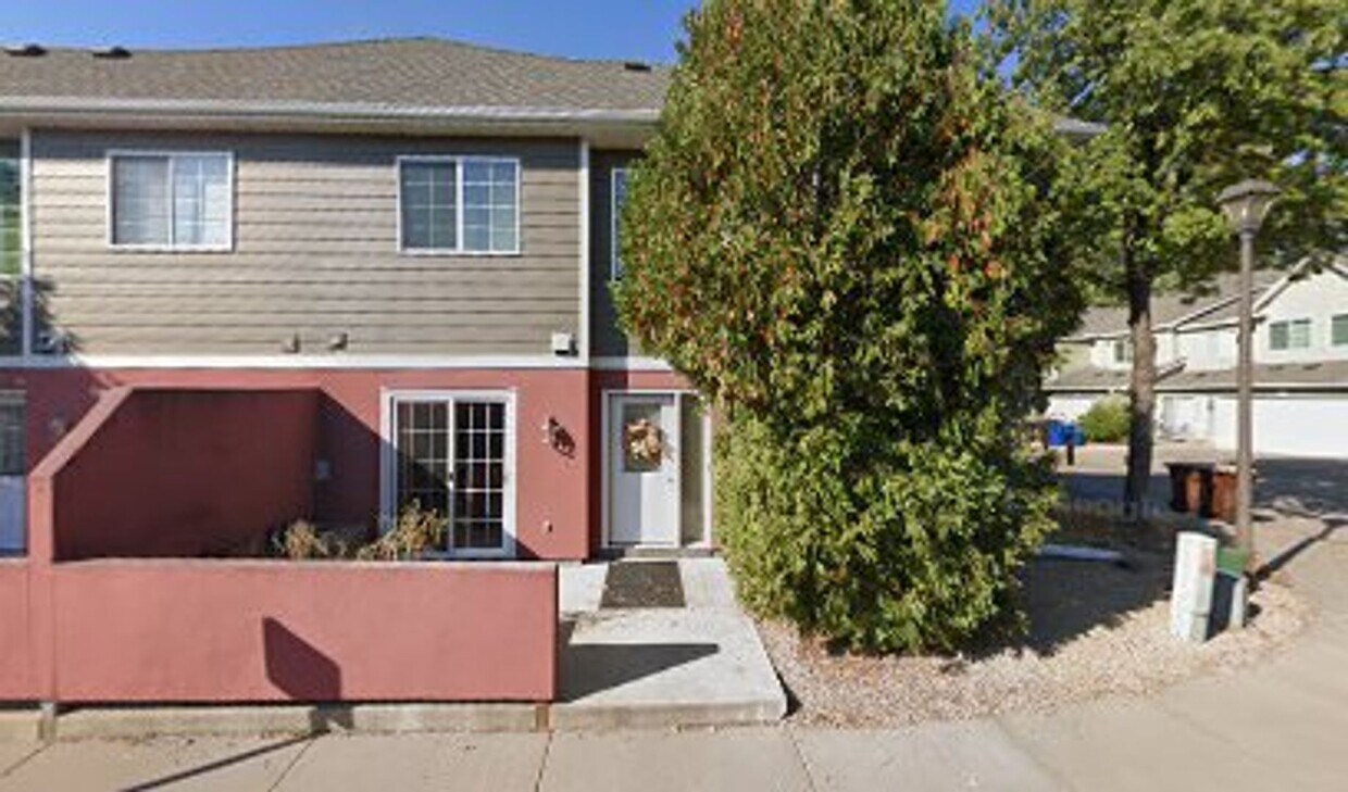 Foto principal - Location - Location - Location! Two Bedroo...