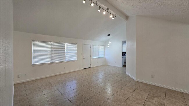 Foto del edificio - 16218 Dew Drop Ln