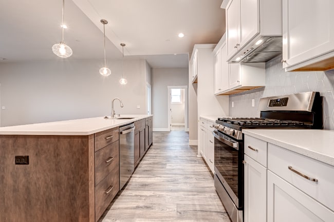 Building Photo - 2610 Sunray Ave