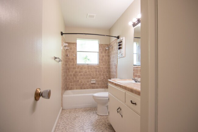Foto del edificio - 9670 Shepherd Dr