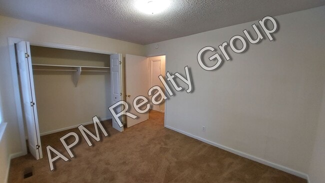 Building Photo - Three bedroom house in Harbison