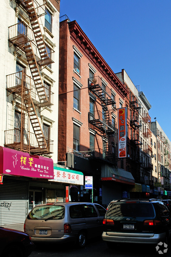 Building Photo - 105-107 Eldridge St