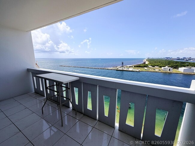 Foto del edificio - 2100 S Ocean Dr