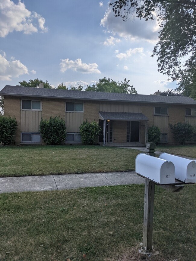 Foto del edificio - 1837 Root St