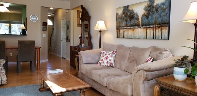 Dining and kitchen to left, half bath, laundry and master to right - 316 Majesty Ct