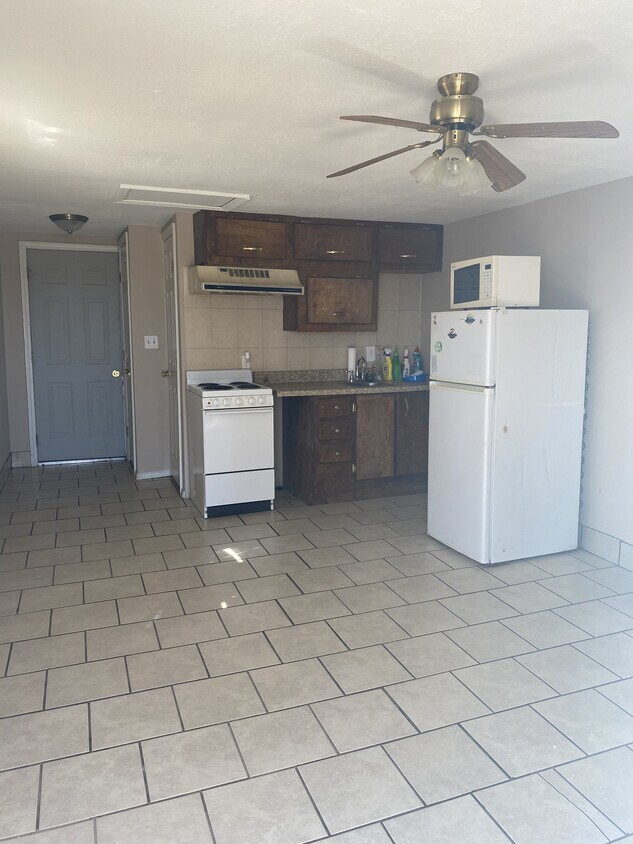 Foto principal - 1012 S Meredith Ave