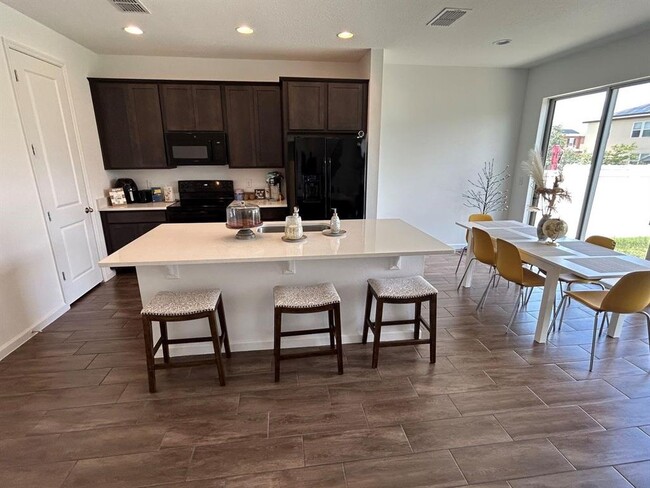Building Photo - 680 Meadow Pointe Dr