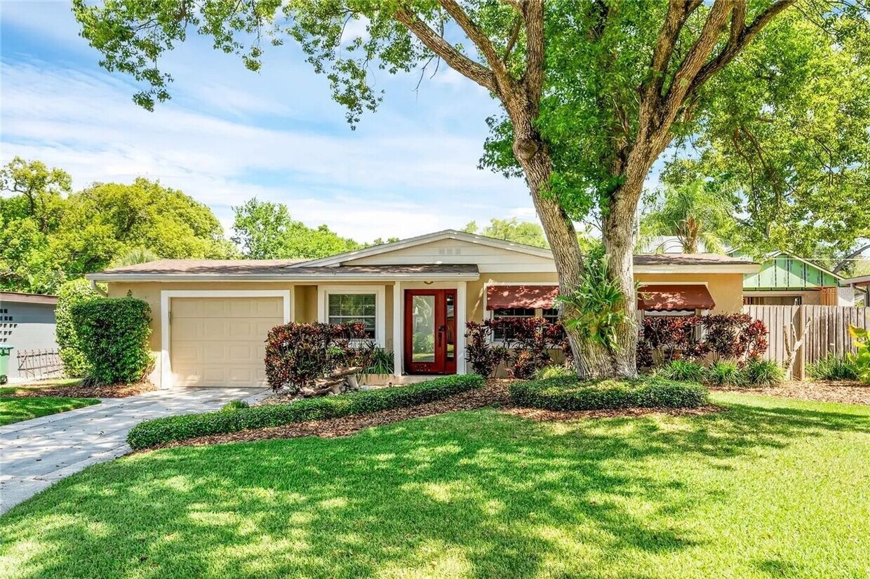 Foto principal - Newly Renovated 3 bedroom 2 bath Winter Pa...