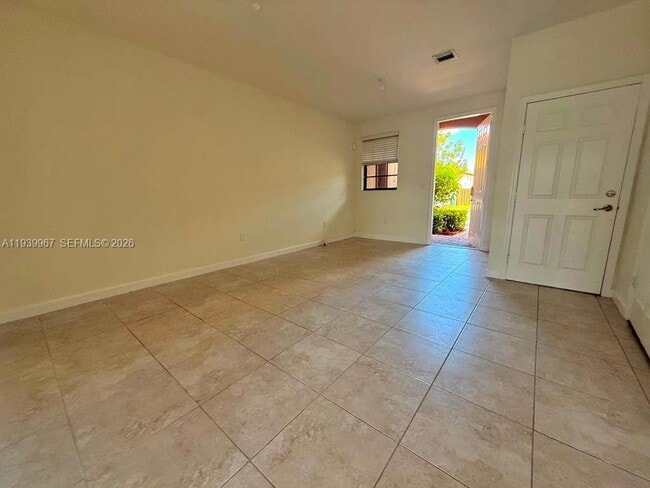 Foto del edificio - 320 SE 37th Ter