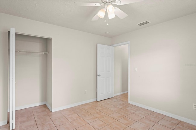 Building Photo - 4932 Hi Vista Cir