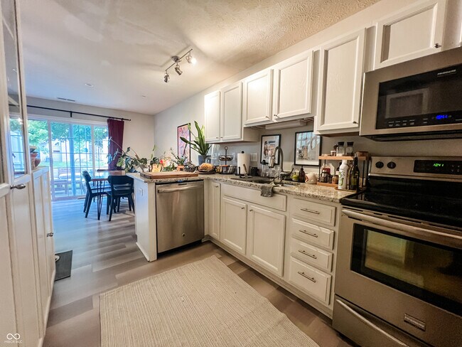 Foto del edificio - 11471 Enclave Blvd