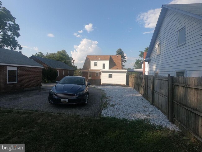 Foto del edificio - 408 E Main St