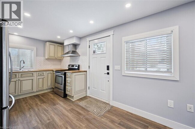 Building Photo - 26 Bergey St