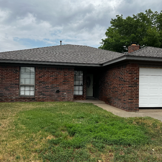 Building Photo - 2206 Gresham Dr