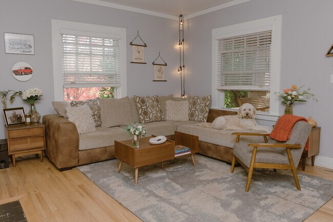 Building Photo - 1707 W 43rd St