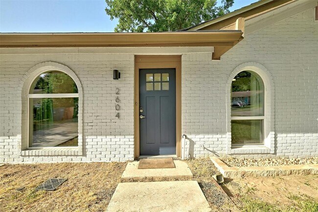 Building Photo - 2604 Berkett Dr