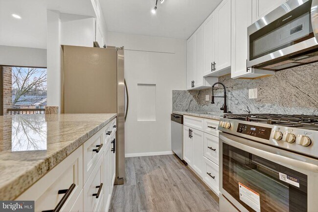Foto del edificio - 11230 Cherry Hill Rd