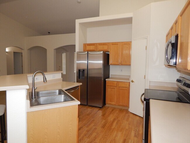 Foto del edificio - 3 Bedroom 2 Baths 1844 Sqft in Bluffs