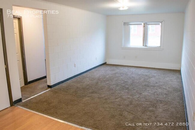 Foto del edificio - 75 Harvey Pl