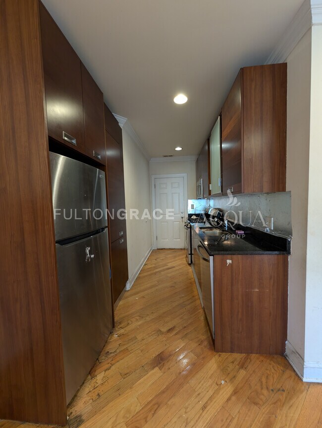 Building Photo - 6937 N Oakley Ave