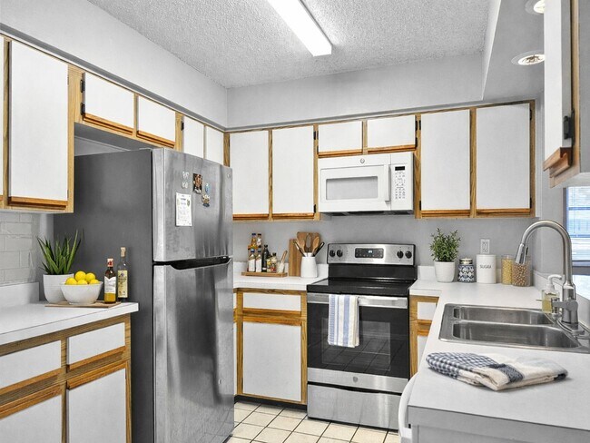 Building Photo - Updated 3-Bed, 2-Bath Home on ½-Acre Corner Lot with 2-Car Garage | Move-In Ready