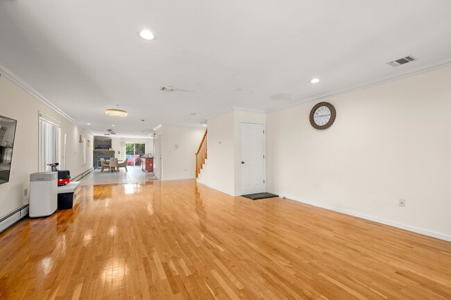 Foto del edificio - 227A E Columbia Ave
