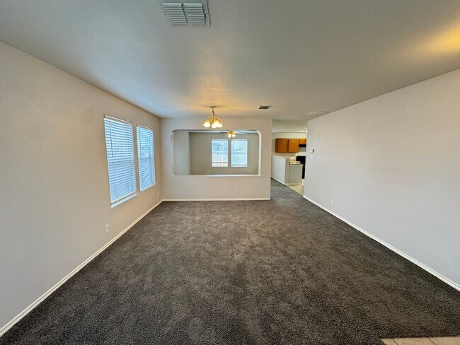 Foto del edificio - SPACIOUS 4 BR ON A CUL-DE-SAC W/ 2 LIVING AREAS & 2 EATING AREAS*STORAGE SHED*COVERED PATIO*EASY ...