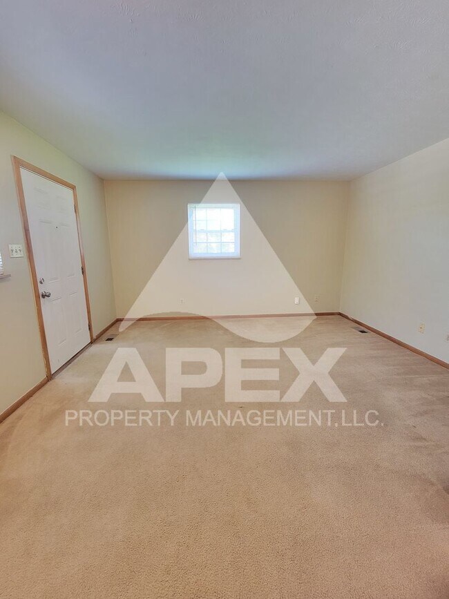 Building Photo - MOVE-IN SPECIAL, $1 RENT!! - Spacious Ground Floor 2 Bd - 1Ba Apartment in Fountain City -- END U...