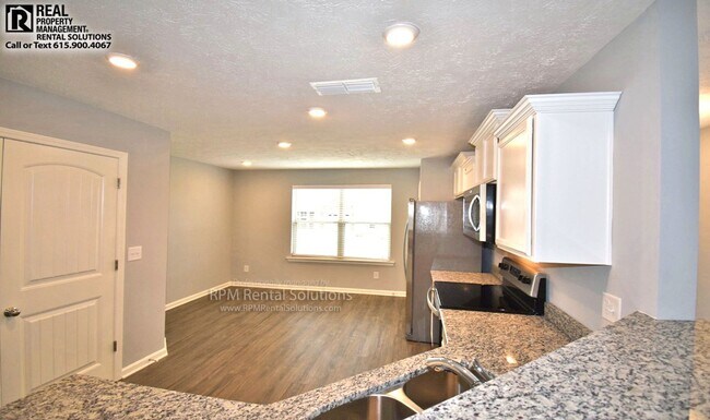 Building Photo - Beautiful 3BR/2.5BA Smyrna townhome less t...