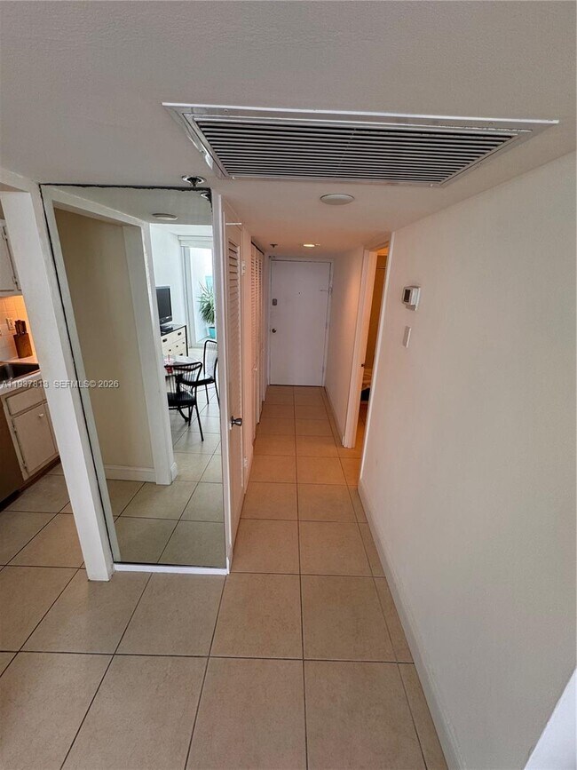 Building Photo - 100 Lincoln Rd