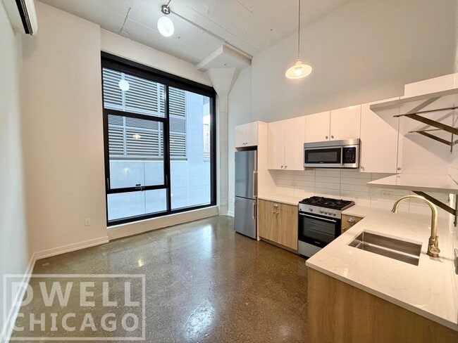 Building Photo - 152 W Huron St