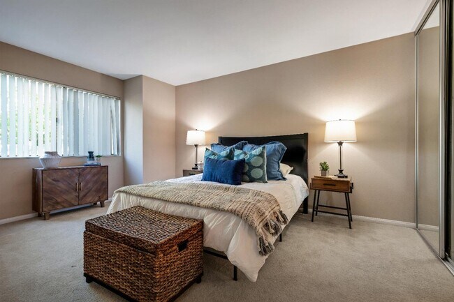 Building Photo - 539 Woodside Oaks