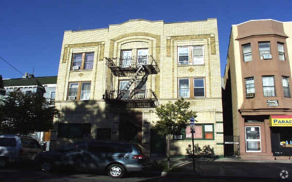 Building Photo - 4621-4623 Broadway