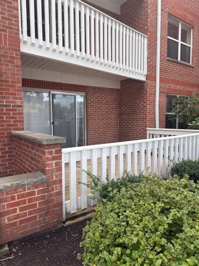 Balcony - 4750 N Elston Ave