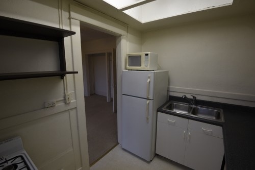 Building Photo - Heights Court - Studio