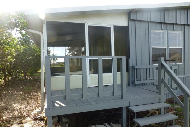 Foto del edificio - 3 Bedroom 2 Bath Home with Lakefront View